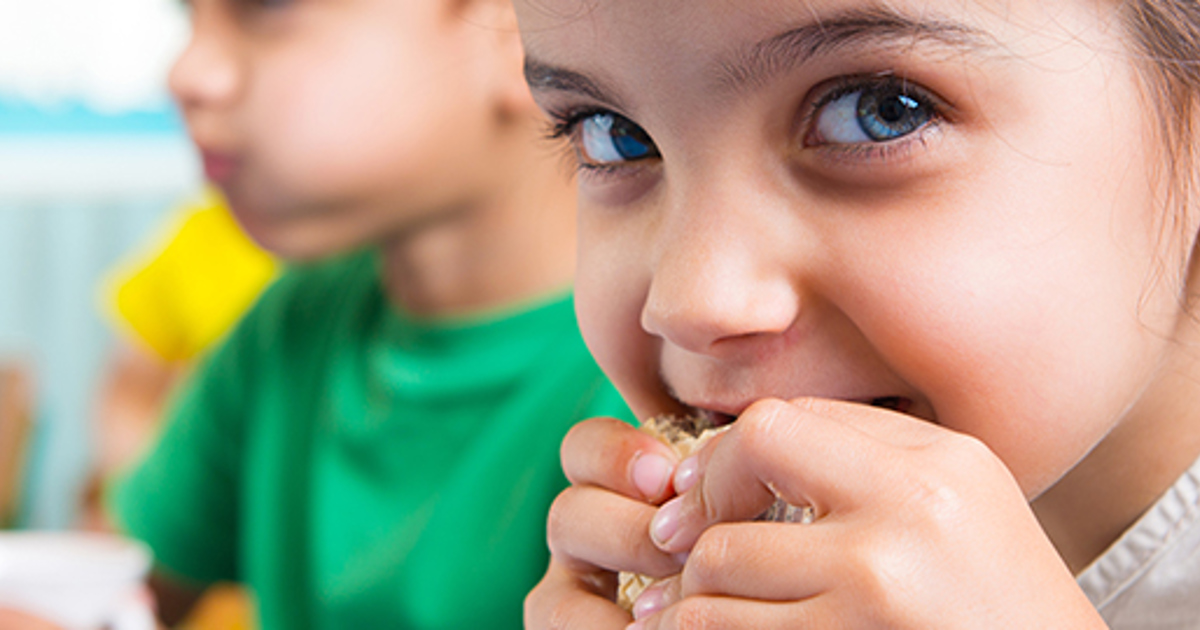 Giving healthy drinks with kids’ meals will help protect children’s teeth, claims charity